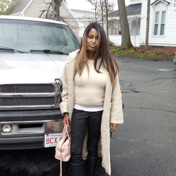 Meet your Posher, Leslie - Picture 2 of 4